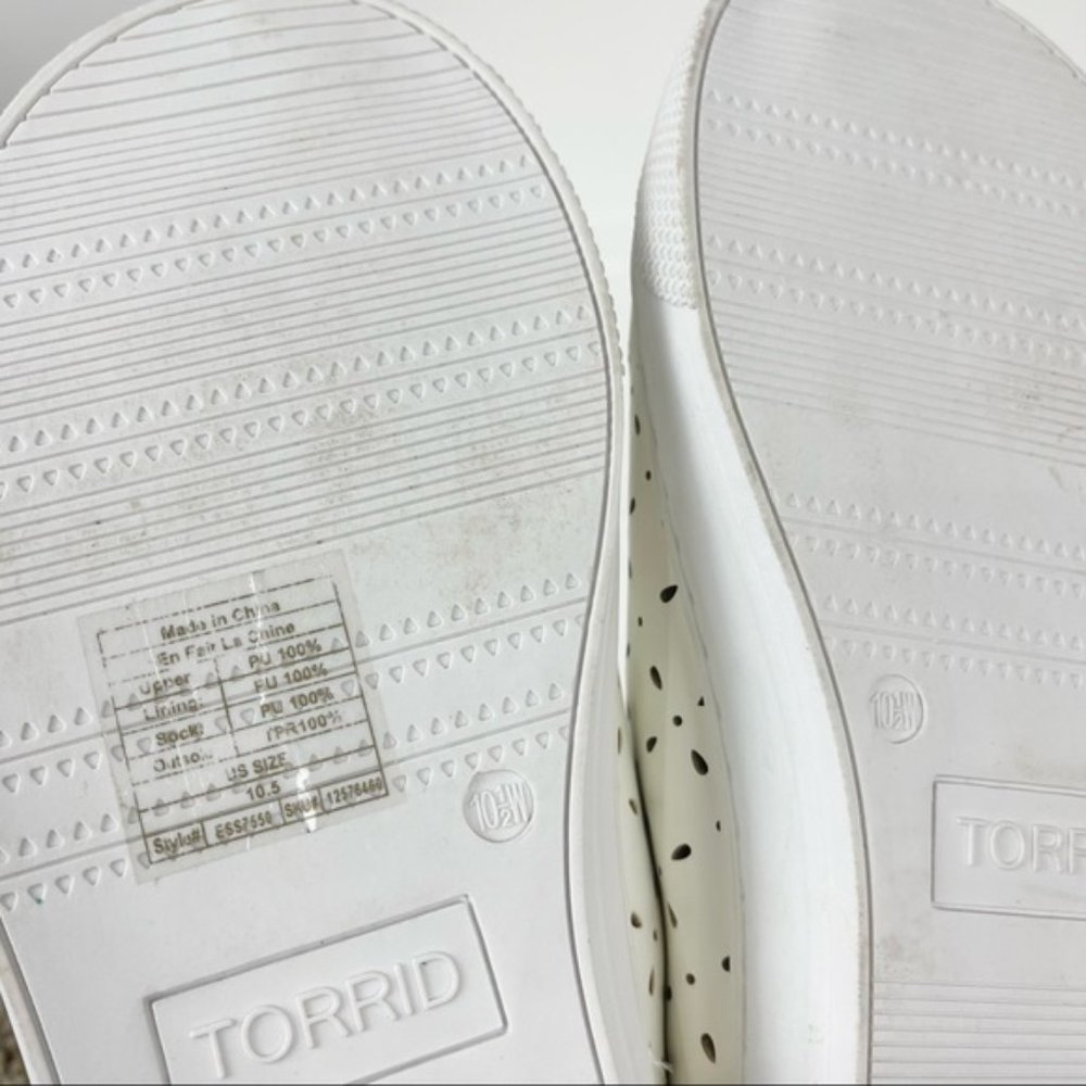 Torrid White Faux Leather Laser Cut Lace Up Sneakers Sz 10.5 Wide - Picture 10 of 10